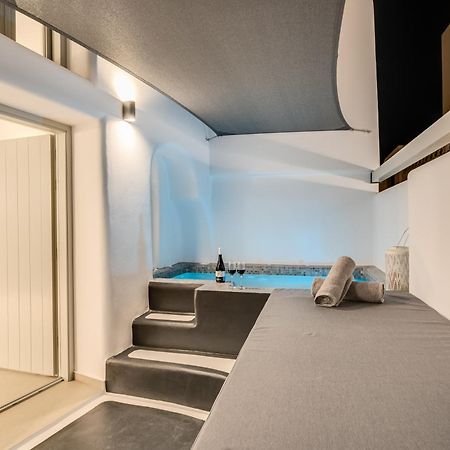Tiara Suites Santorini Фира Екстериор снимка