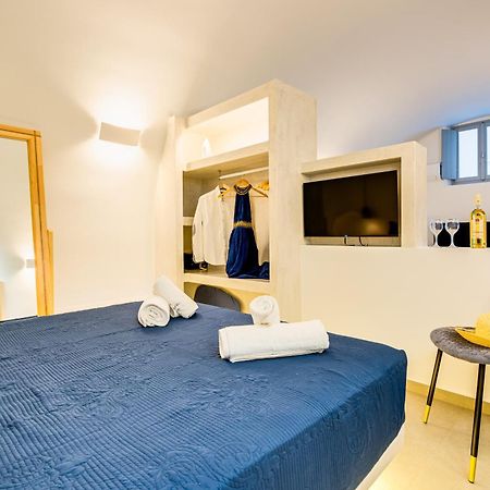 Tiara Suites Santorini Фира Екстериор снимка
