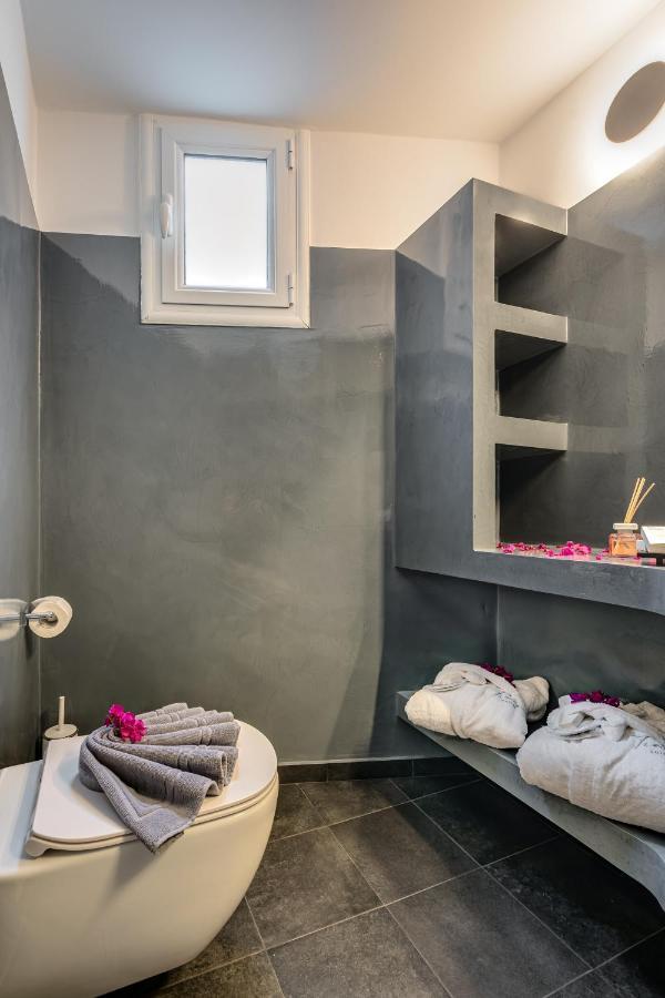 Tiara Suites Santorini Фира Екстериор снимка