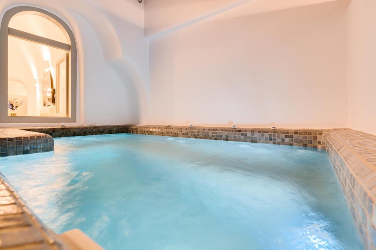 Tiara Suites Santorini Фира Екстериор снимка