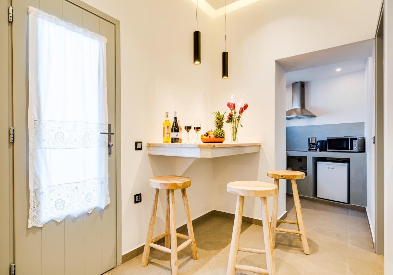 Tiara Suites Santorini Фира Екстериор снимка