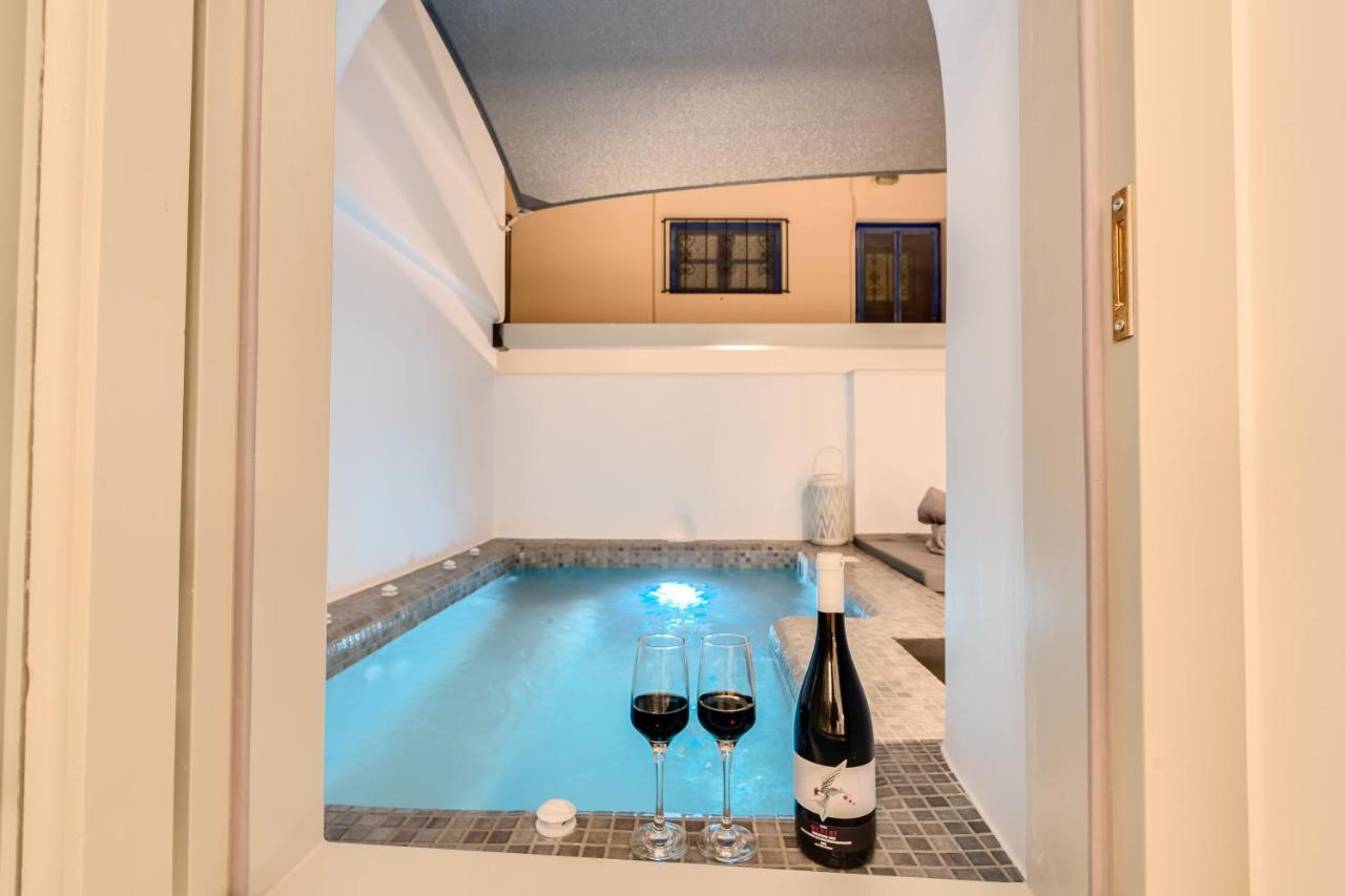 Tiara Suites Santorini Фира Екстериор снимка