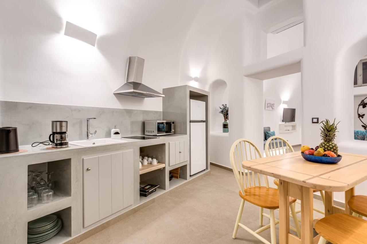 Tiara Suites Santorini Фира Екстериор снимка