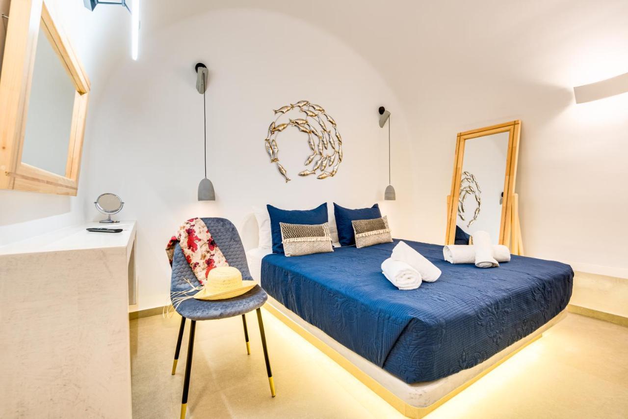 Tiara Suites Santorini Фира Екстериор снимка
