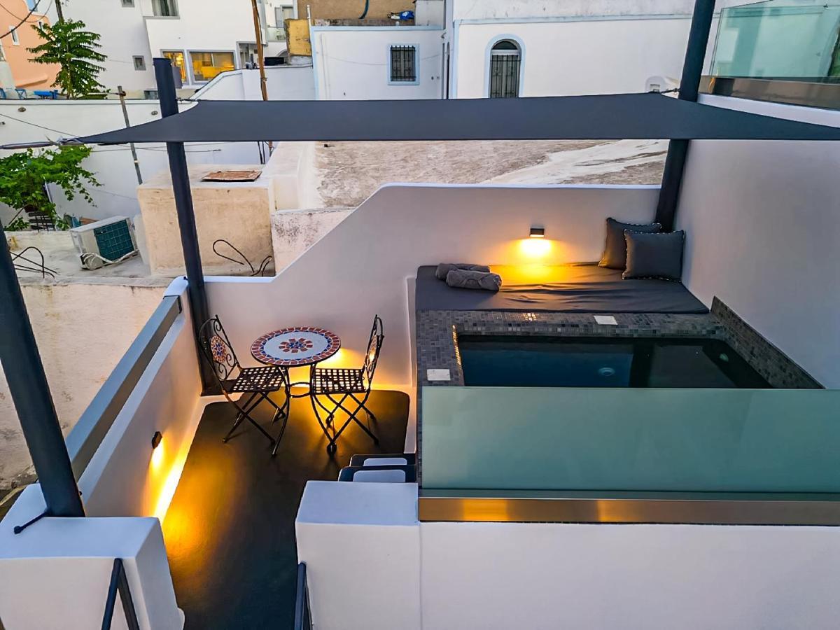 Tiara Suites Santorini Фира Екстериор снимка