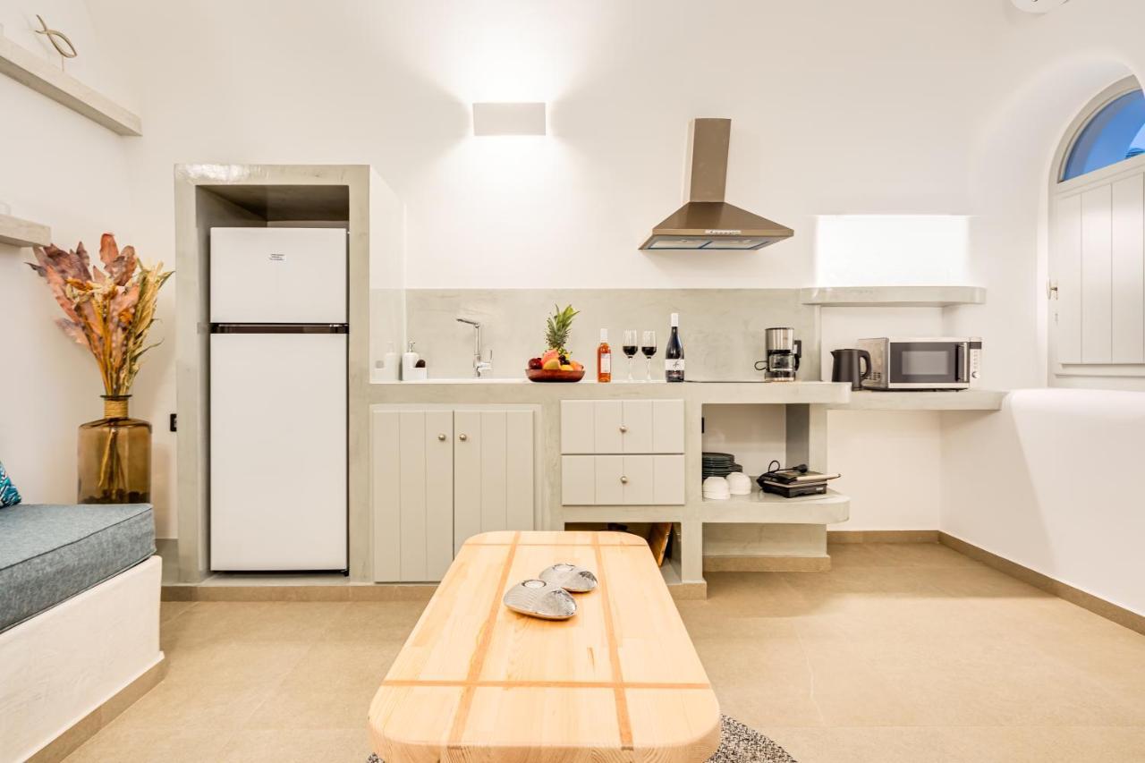 Tiara Suites Santorini Фира Екстериор снимка