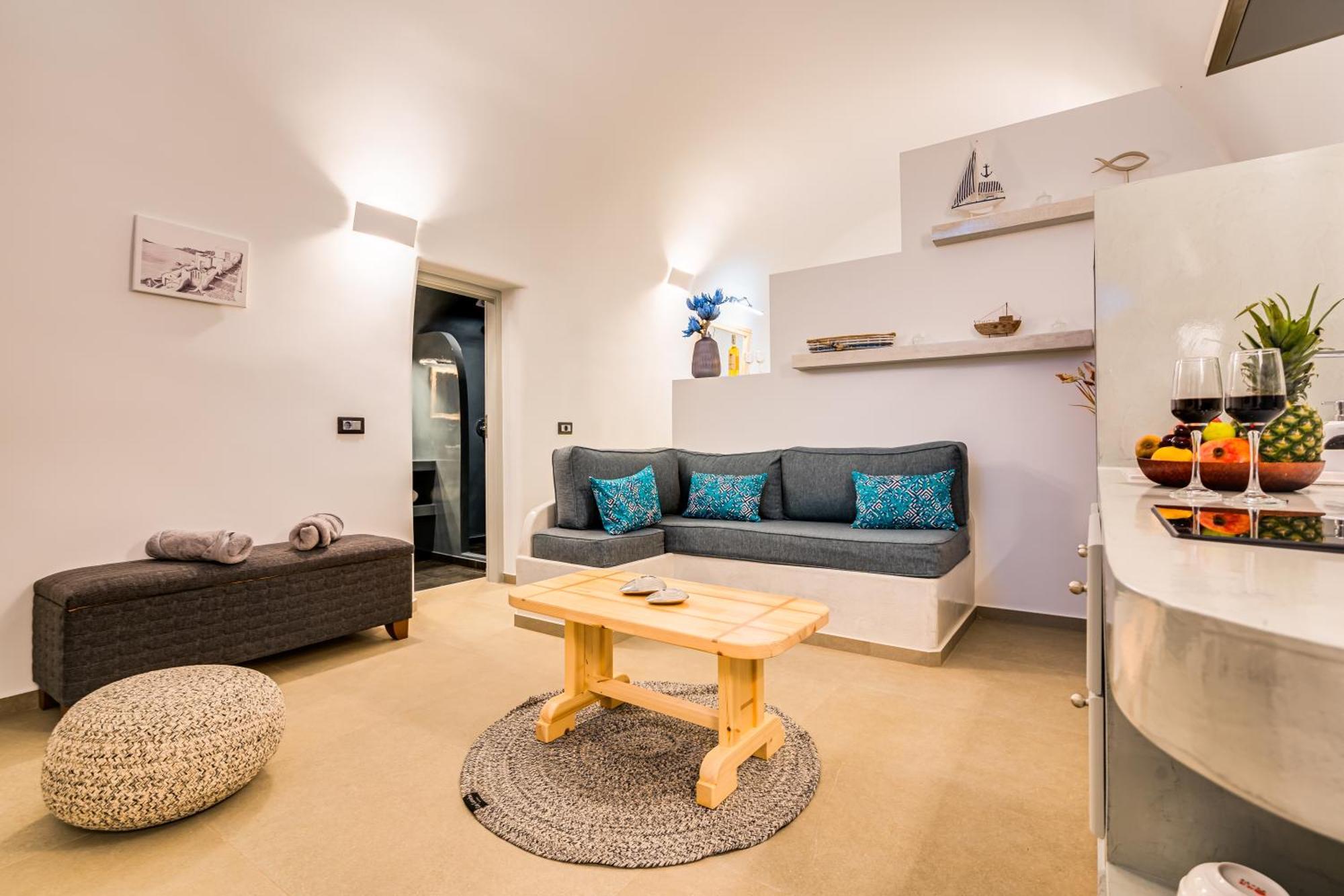 Tiara Suites Santorini Фира Екстериор снимка