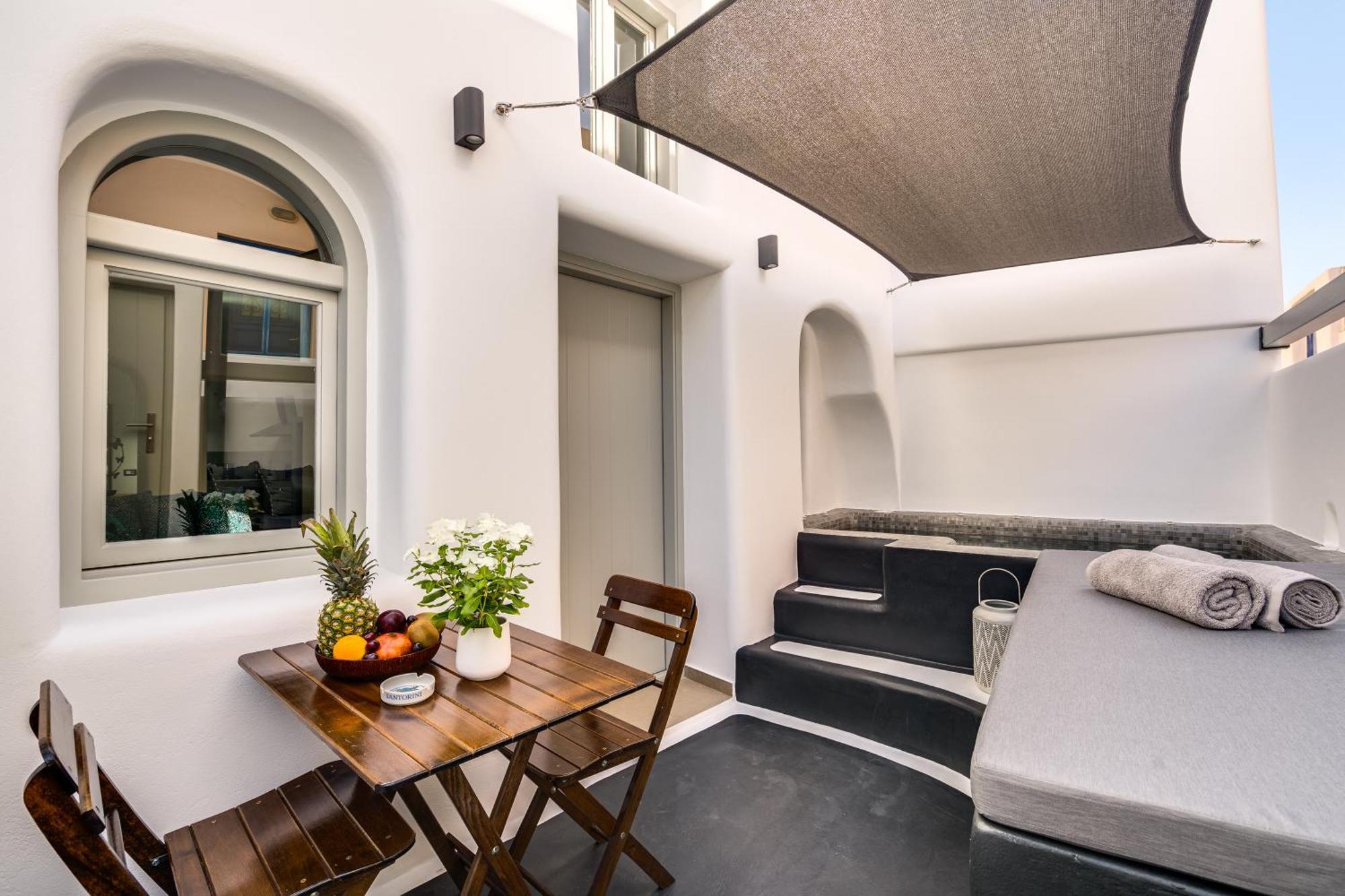 Tiara Suites Santorini Фира Екстериор снимка