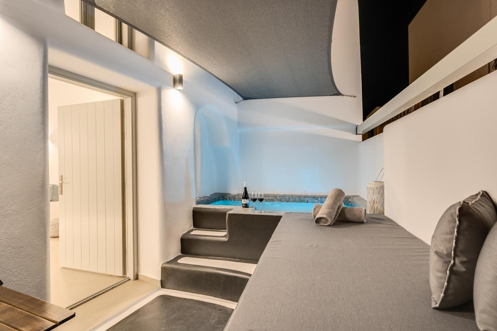 Tiara Suites Santorini Фира Екстериор снимка