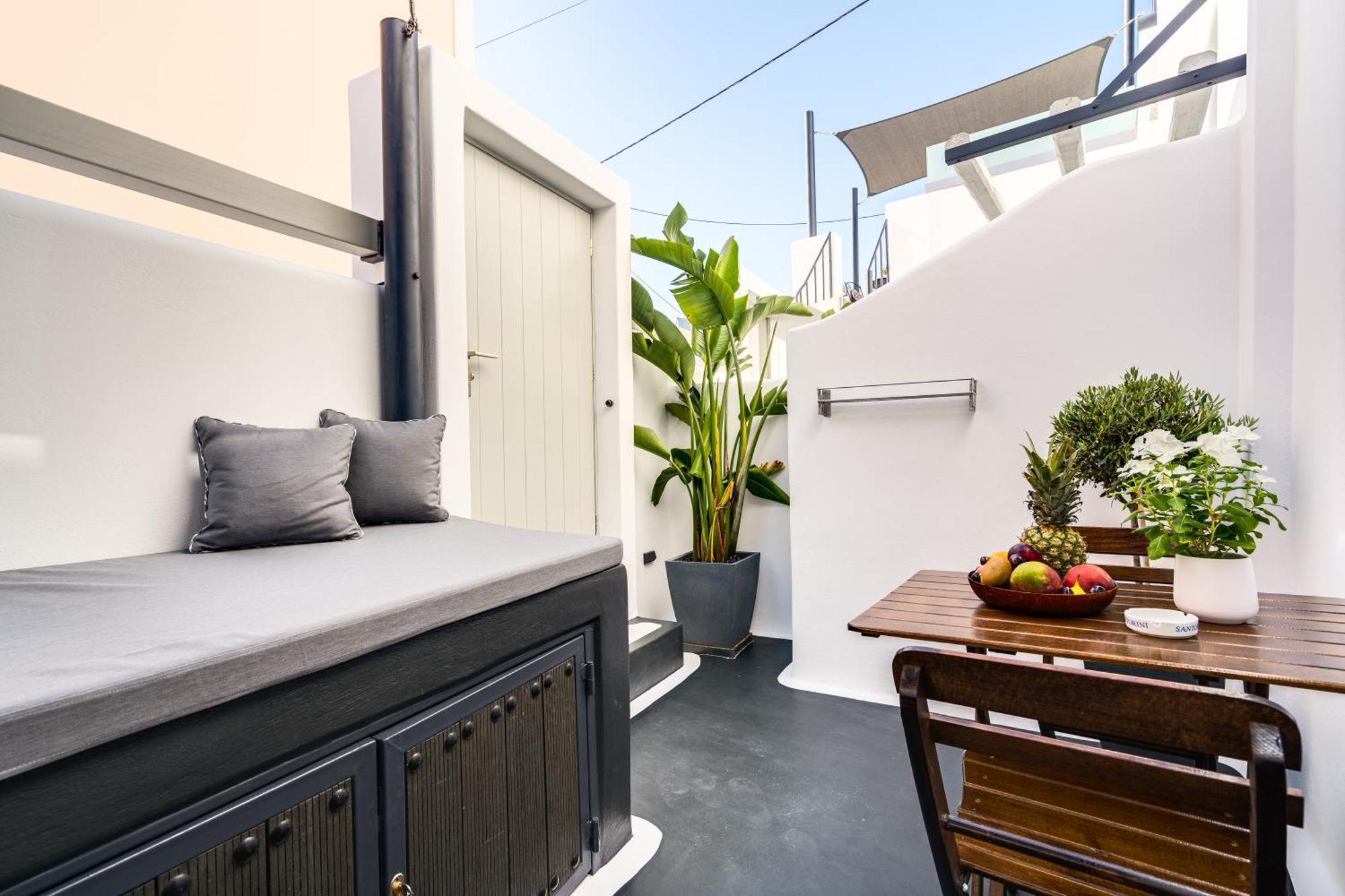 Tiara Suites Santorini Фира Екстериор снимка