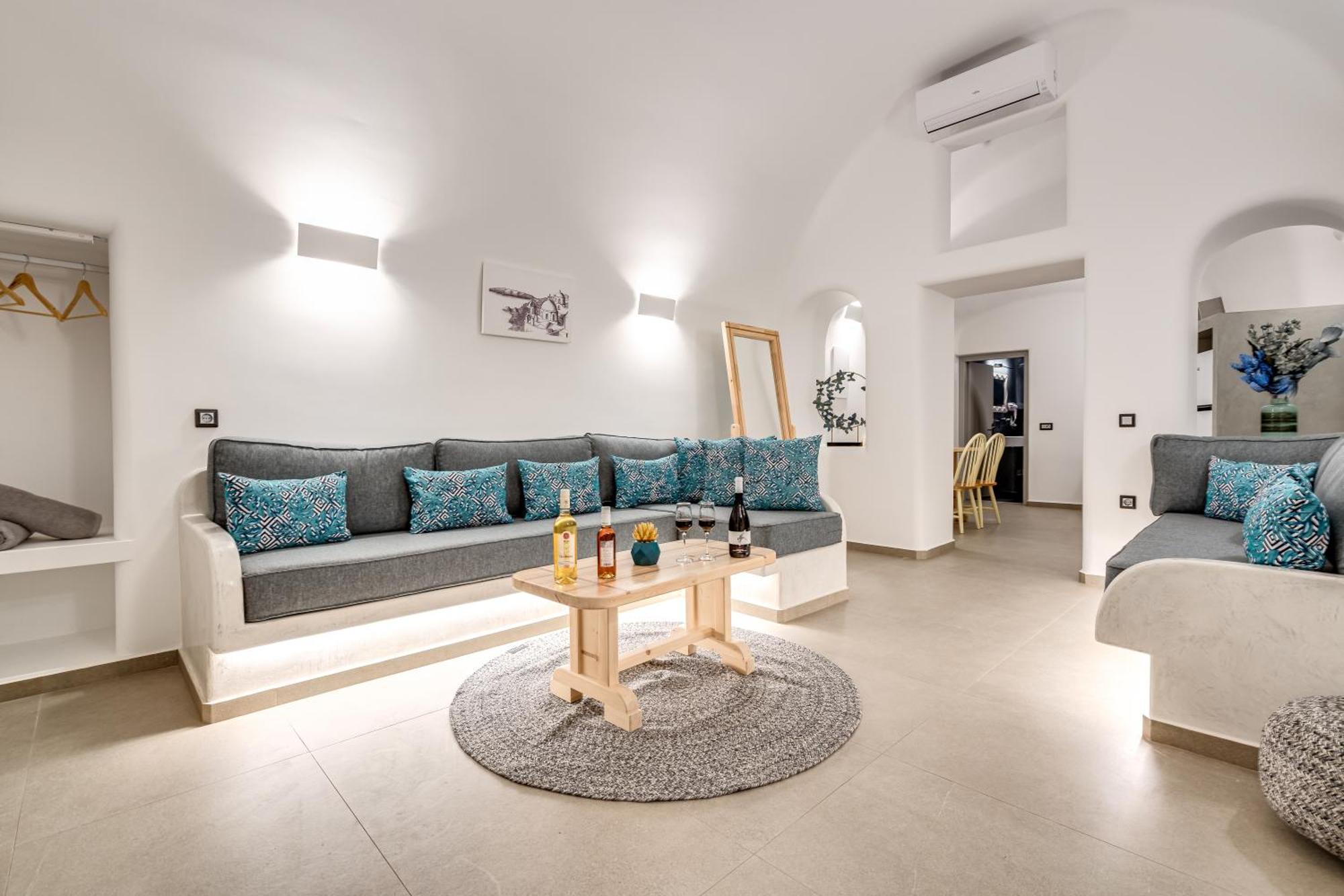 Tiara Suites Santorini Фира Екстериор снимка