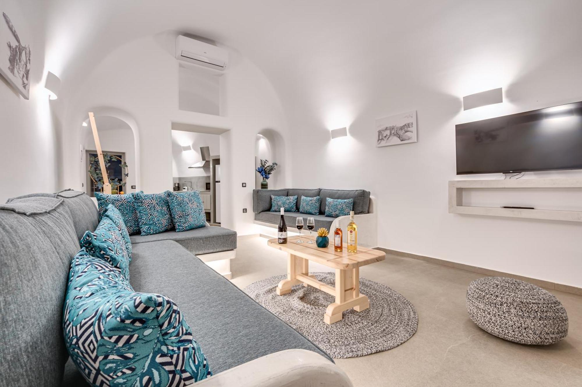 Tiara Suites Santorini Фира Екстериор снимка