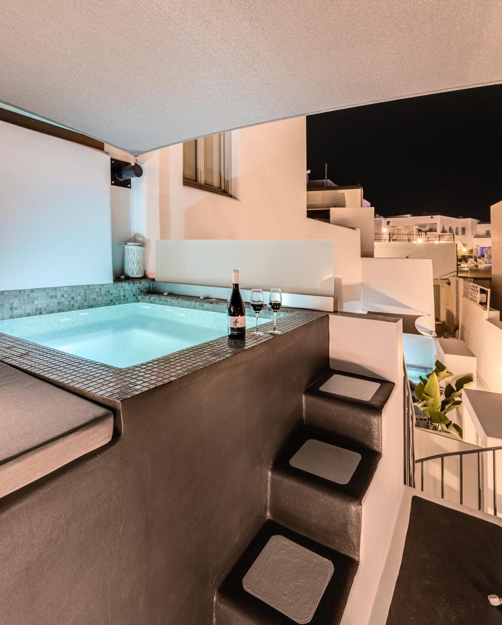 Tiara Suites Santorini Фира Екстериор снимка